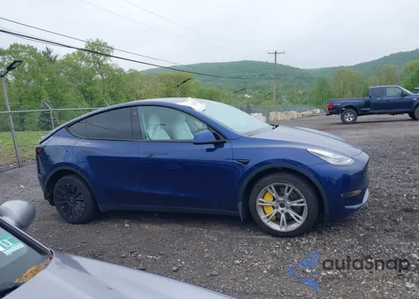 2023 Tesla Model Y Awd/Long Range Dual Motor All-Wheel Drive z USA, uszkodzony, nr VIN 7SAYGDEE6PF603981